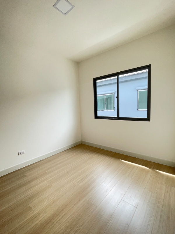 picture For sale: corner townhome, installments starting at only 12,xxx baht/month, near Bang Phli Industrial Estate and Wellgrow Industrial Estate. - 19/23