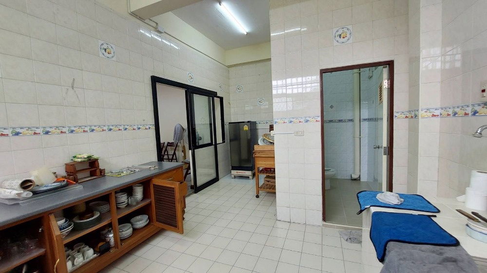 picture Urgent sale, townhouse, Warathorn Ville, Soi Phatthanakan 44 ** 5 million baht ** Buy a house and have hundreds of thousands left (N.889) - 4/22