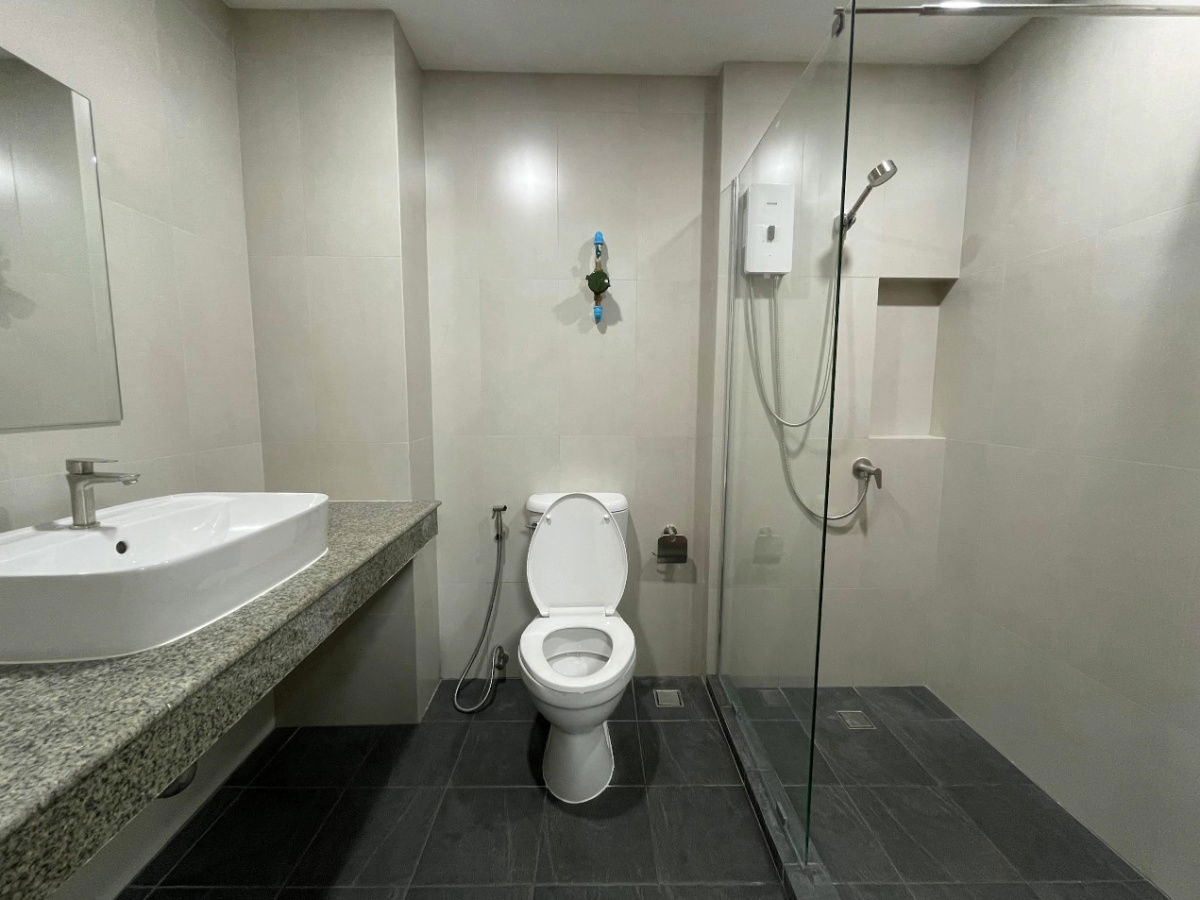 picture 🎨✨ Creative Studio Space for Rent – 35 sq.m. near BTS Krung Thon Buri (only 350 meters) - 3/3