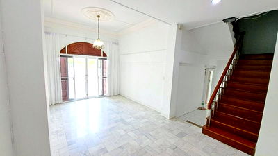 Townhouses for rent Thong Lor 18 (Thong Lo 18) : Townhouse for rent, Soi Ekkamai 22, parking for 2 cars, good condition, ready to move in (N.1771)