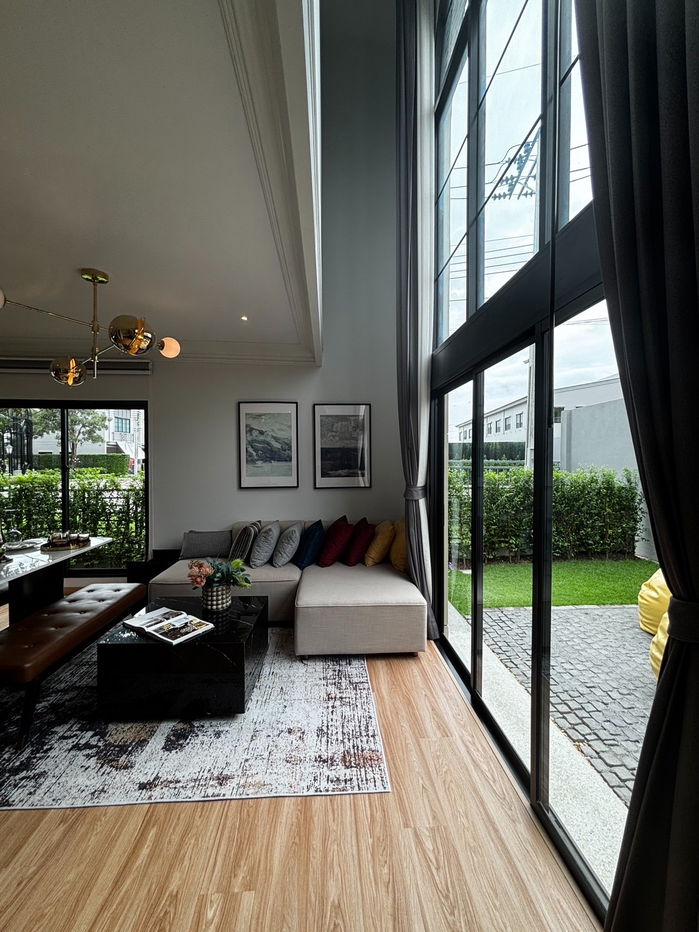 picture 🏠 Fully furnished showhouse townhouse for sale by Sansiri, located in the Pattanakarn area,No. 207/24 - 8/19