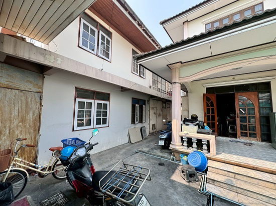 picture Land for sale with 2-storey detached house, Soi On Nut 66/1, near MRT Srinakarin (N.1628) - 4/5