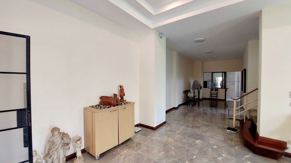 picture Urgent sale, townhouse, Warathorn Ville, Soi Phatthanakan 44 ** 5 million baht ** Buy a house and have hundreds of thousands left (N.889) - 19/22