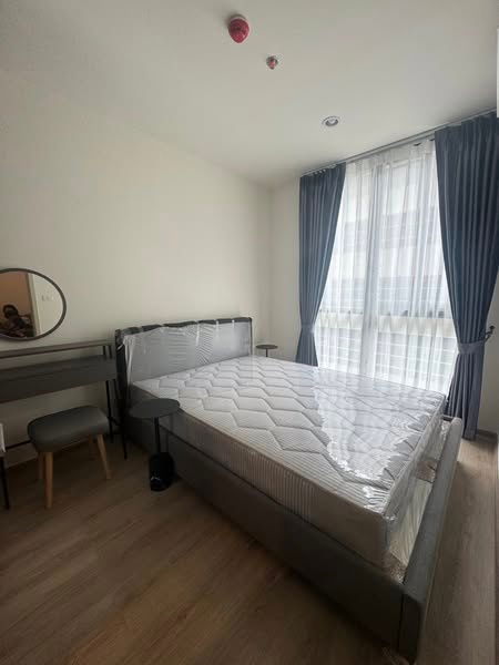 picture Nue District R9, next to Central Rama 9, another 2 minute walk to MRT. - 3/8