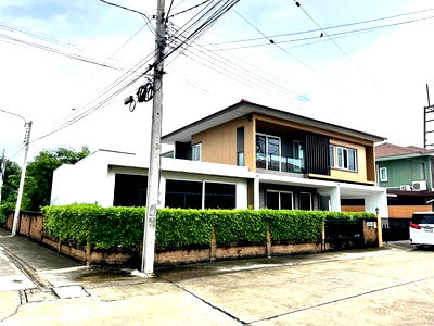 Houses for sale Bangkok-Chon Buri Motorway : P0150 Sale! Golden Village Onnut-Pattanakan