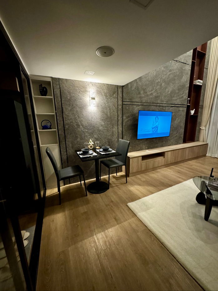 รูป ห้องดูเพล็กซ์ใหม่เอี่ยม ชั้น 26 พร้อมวิวเมืองมุมกว้างสุดตระการตา ขนาด 41 ตารางเมตร ตกแต่งครบ พร้อมเข้าอยู่ได้ทันที - รูปที่ 8/27