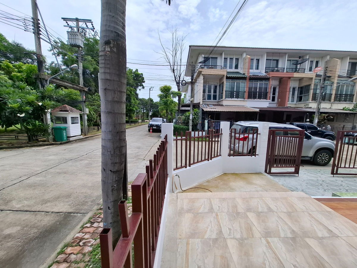 รูป ทาวน์เฮ้าส์ 2 ชั้น โครงการ วิสต้า อเวนิว เพชรเกษม 81  หลังมุม บ้านพร้อมอยู่ ติดสวนส่วนกลางด้านหน้าโครงการ หนองแขม กรุงเทพ (ราคาถูก! 3,350,000 บาท) - รูปที่ 20/24