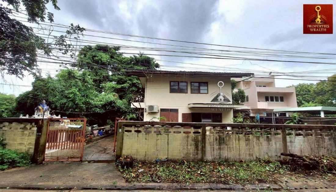 picture Call : 098-885-4878 Sale Land with house, Lat Phrao 130, Khlong Chan, Bang Kapi (Drive Inn) - 5/11