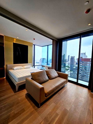 Condos for rent :  Ashton Silom    1 bedroom, 1 bathroom  Sexy bath  Size 50 sq m
