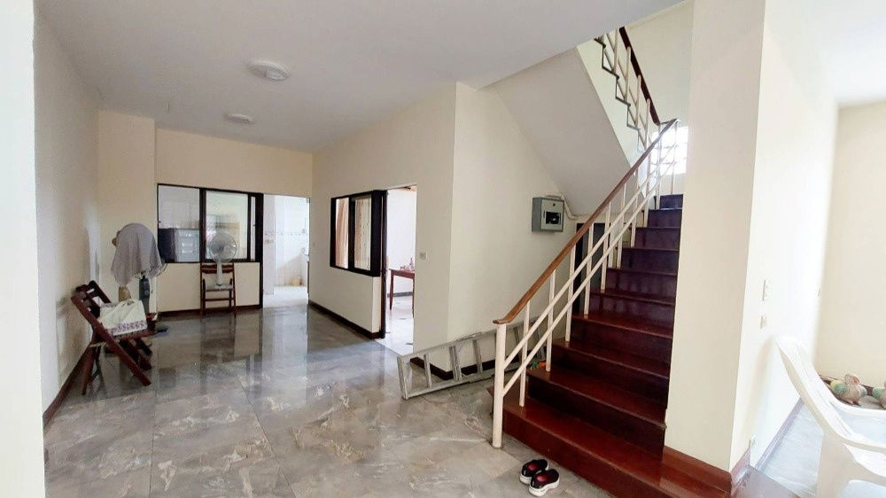 picture Urgent sale, townhouse, Warathorn Ville, Soi Phatthanakan 44 ** 5 million baht ** Buy a house and have hundreds of thousands left (N.889) - 6/22