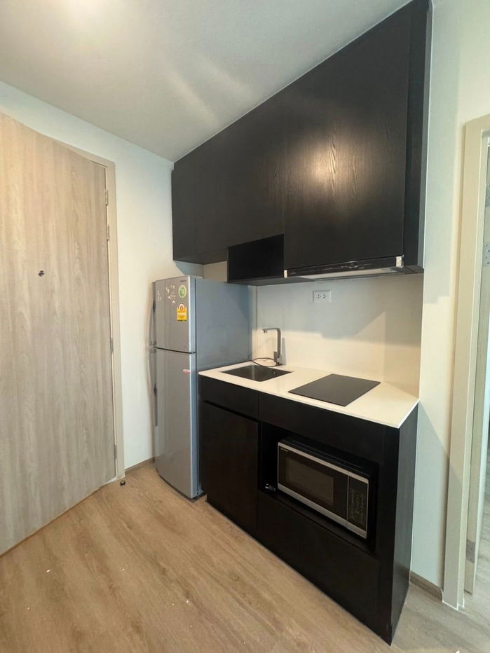 picture Nue District R9, next to Central Rama 9, another 2 minute walk to MRT. - 5/8