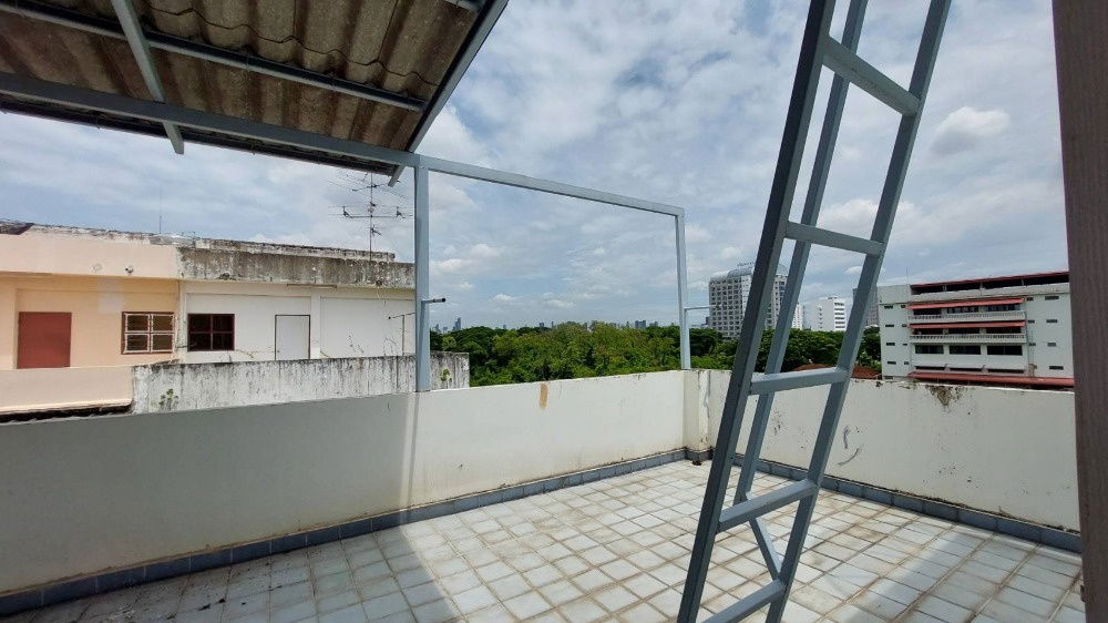 picture Urgent sale, townhouse, Warathorn Ville, Soi Phatthanakan 44 ** 5 million baht ** Buy a house and have hundreds of thousands left (N.889) - 18/22