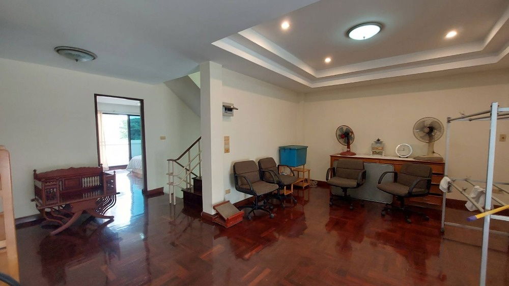 picture Urgent sale, townhouse, Warathorn Ville, Soi Phatthanakan 44 ** 5 million baht ** Buy a house and have hundreds of thousands left (N.889) - 11/22
