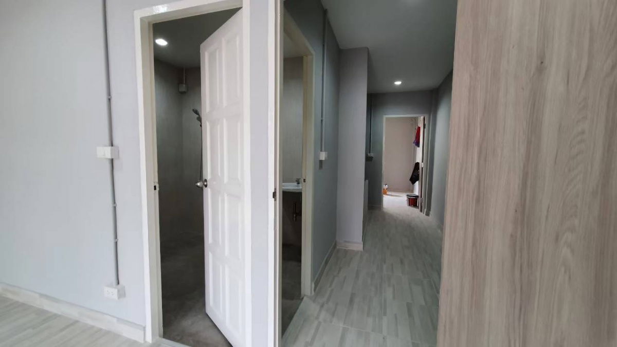 รูป ทาวน์เฮาส์ แบบ 2 ชั้น ซอย 13 บ้านอยู่ขวามือเกือบสุดซอย - รูปที่ 11/13
