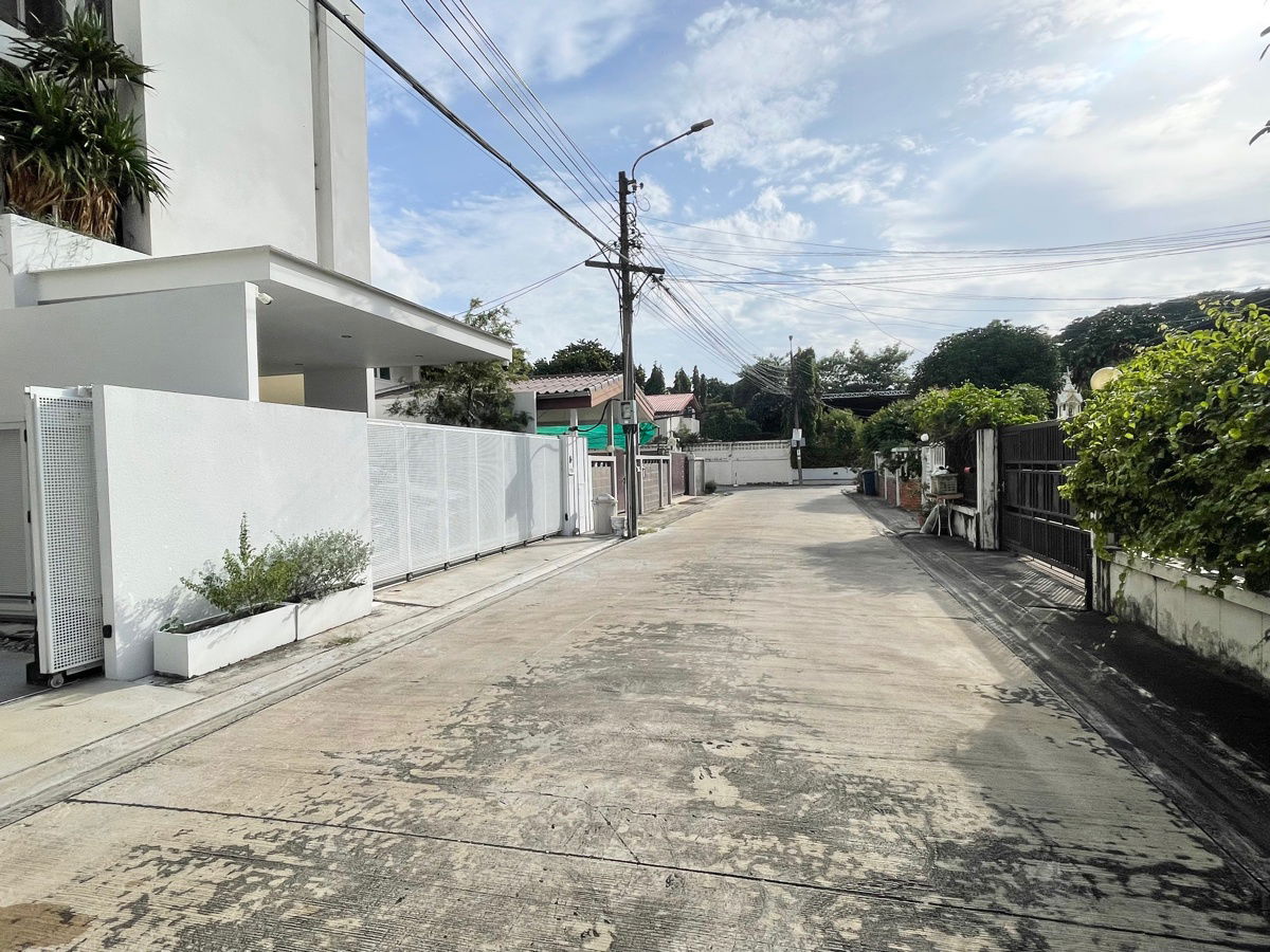 รูป บ้านเดี่ยว 4.5 ชั้น พร้อมสระว่ายน้ำ & Rooftop โครงการหรู Signature W ทำเลหลัง The Nine เพียงแค่ 300 เมตร ใกล้ ทางด่วน พระราม 9 และ มอเตอร์เวย์ - รูปที่ 53/53