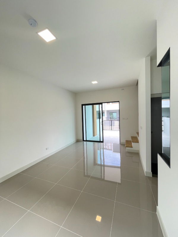 picture For sale: corner townhome, installments starting at only 12,xxx baht/month, near Bang Phli Industrial Estate and Wellgrow Industrial Estate. - 7/23