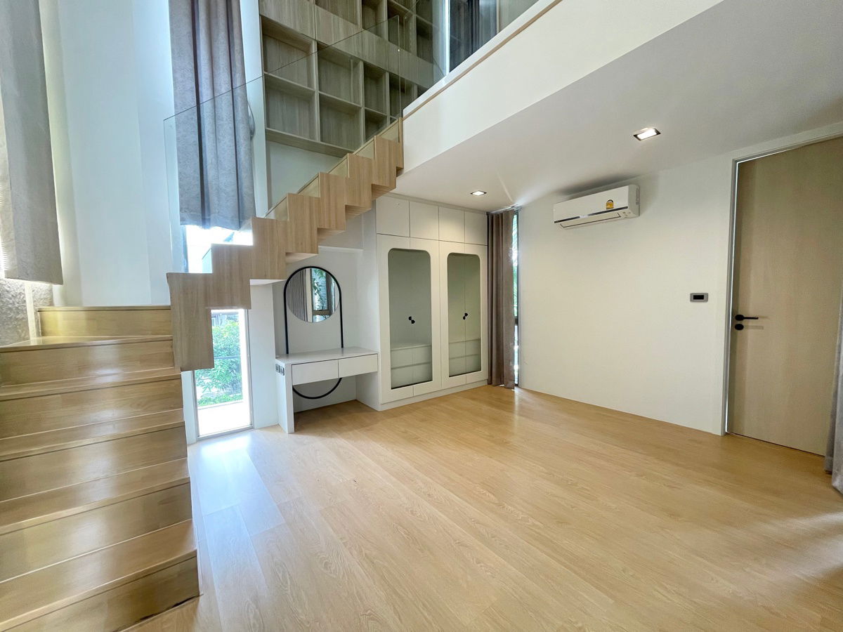 รูป บ้านเดี่ยว 4.5 ชั้น พร้อมสระว่ายน้ำ & Rooftop โครงการหรู Signature W ทำเลหลัง The Nine เพียงแค่ 300 เมตร ใกล้ ทางด่วน พระราม 9 และ มอเตอร์เวย์ - รูปที่ 23/53