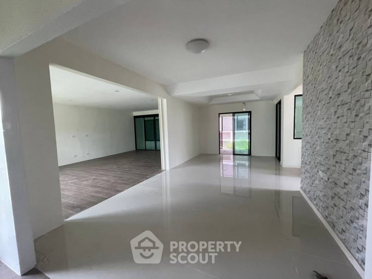 picture 3-BR House close to Suvarnabhumi Airport (ID 2229546) - 9/25