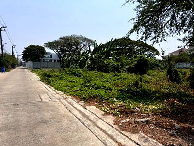 Land for rent Bangkok : Land for rent, beautiful plot, Krungthep Kreetha, Soi 20, Intersection 3, near Airport Link Hua Mak (N.1597)