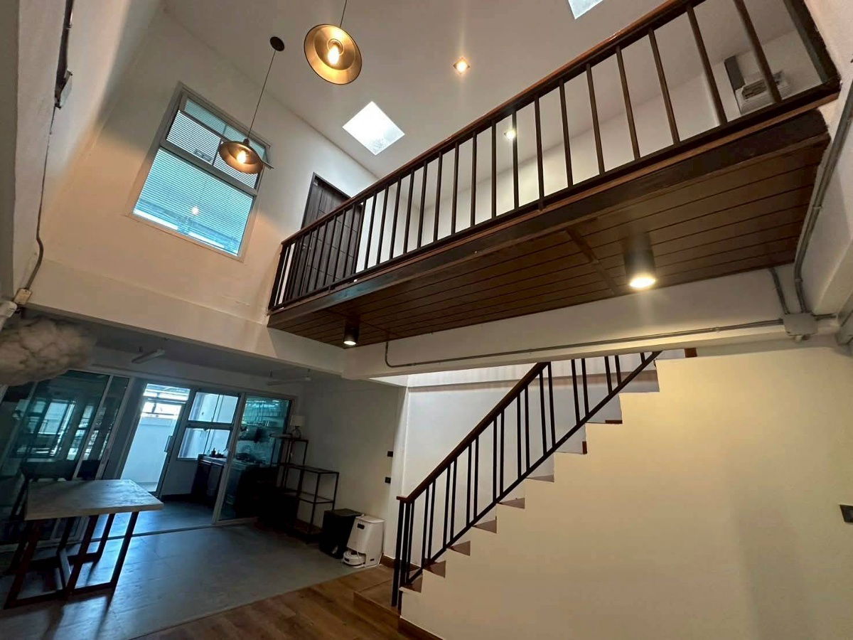 รูป  บ้านทาวน์เฮ้าส์ 2 ชั้น ที่เท่ที่สุดในใจ โชคชัย 4 ลาดพร้าว  - รูปที่ 2/5