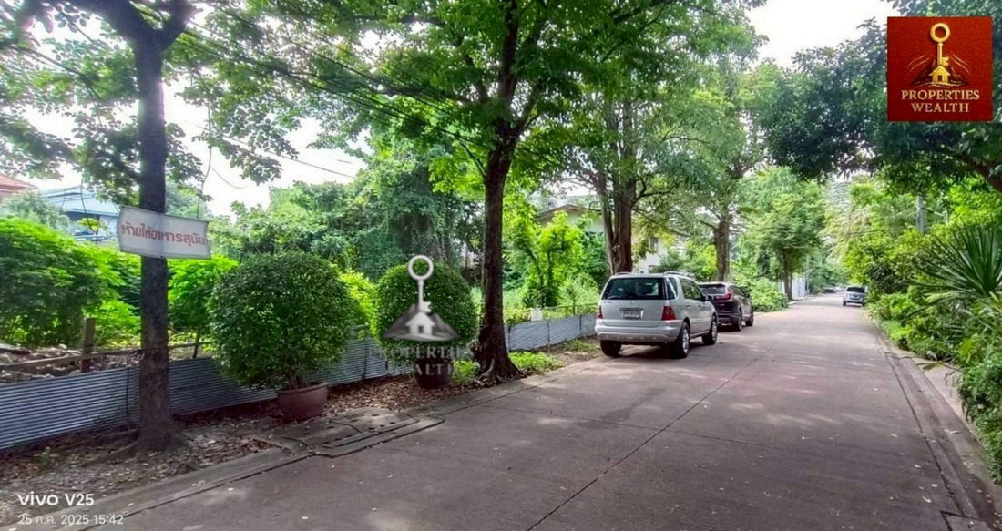 picture Call : 098-885-4878 Sale Land with house, Lat Phrao 130, Khlong Chan, Bang Kapi (Drive Inn) - 7/11