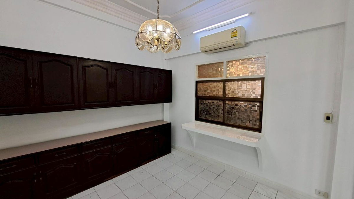 picture Townhouse for rent, Soi Ekkamai 22, parking for 2 cars, good condition, ready to move in (N.1771) - 12/13