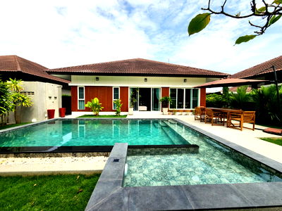 Houses for sale Chonburi : Pool-villa newly renovated in Huay Yai