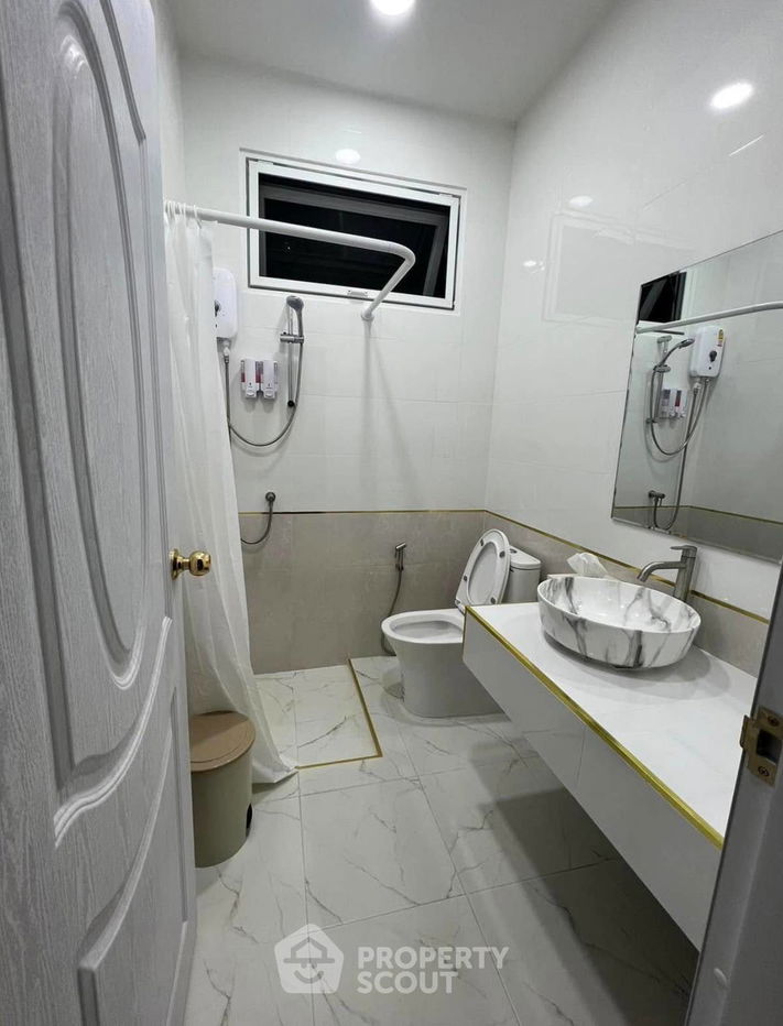 picture 5-BR House in Lam Prathew (ID 2029889) - 13/14