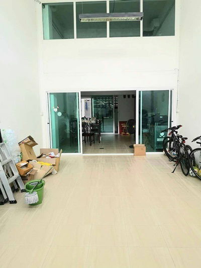 รูป ขายอาคารพาณิชย์ 3 ชั้นครึ่ง พร้อมดาดฟ้า ทำเลทอง - 00040 - รูปที่ 2/8