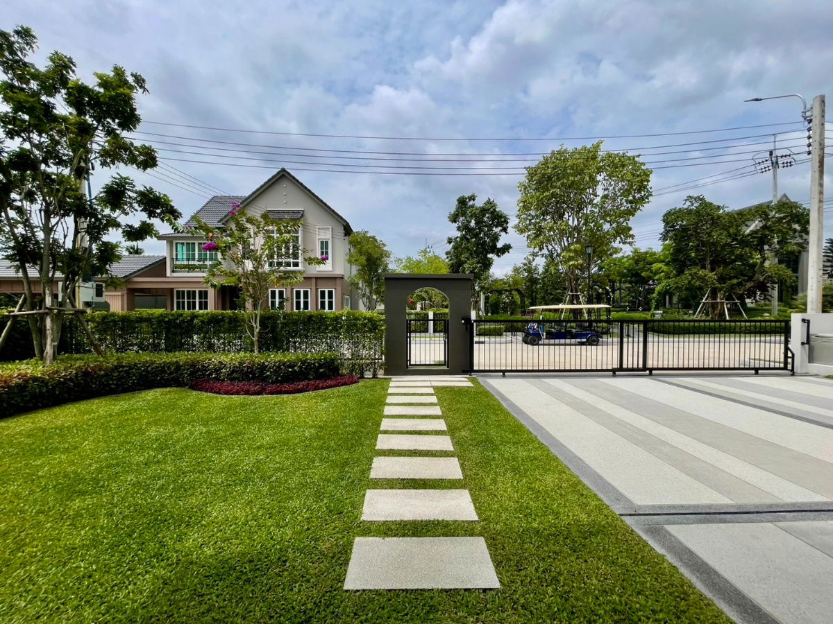 รูป 🏡 ใช้ชีวิตเหนือระดับในบ้านสไตล์ Modern Farmhouse ขนาดใหญ่ – บนพื้นที่ส่วนตัวเพียง 51 ยูนิต - รูปที่ 2/11
