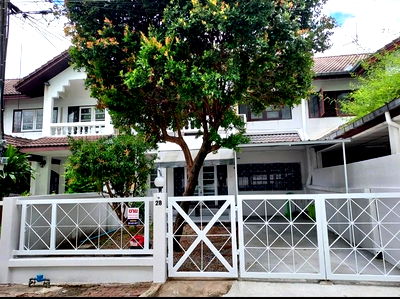 เช่าทาวน์โฮม ม.สุโขทัยธรรมาธิราช : 🏡ปล่อยเช่า!! ทาวเฮ้าท์ 2 ชั้น 4 นอน 2 น้ำ พื้นที่ 35 ตร.วา แอร์ 2 ตัว รีโนเวทใหม่ พร้อมอยู่!! นัดดู LINE ID: @atfirm📲