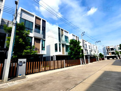 Houses for sale อนุสรณ์สถานแห่งชาติ : 🔺 For Sell House NUE CONNEX HOUSE DONMUEANG 3-story 3 bedroom 4 bathroom