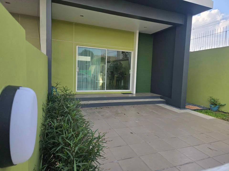 picture R2566 Townhome For Rent Nalin Avenue 2 - 4/16