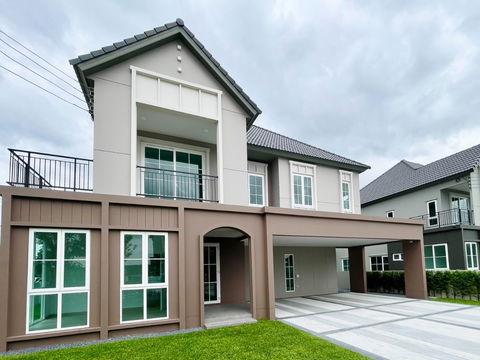 🌿 Modern Farmhouse Luxury Corner Unit – 100 SQ.W. | North Facing | Near Garden | Parking for 6 Cars