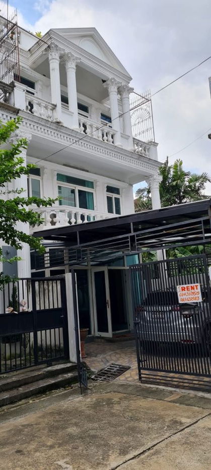 รูป ให้เช่าบ้านเดี่ยว 3 ชั้น พร้อมดาดฟ้า (Terrace) ขนาด 350 ตร.ม. ใกล้ซอยพัฒนาเวท 12 ใกล้BTS สถานี พระโขนง กรุงเทพฯ - รูปที่ 1/14