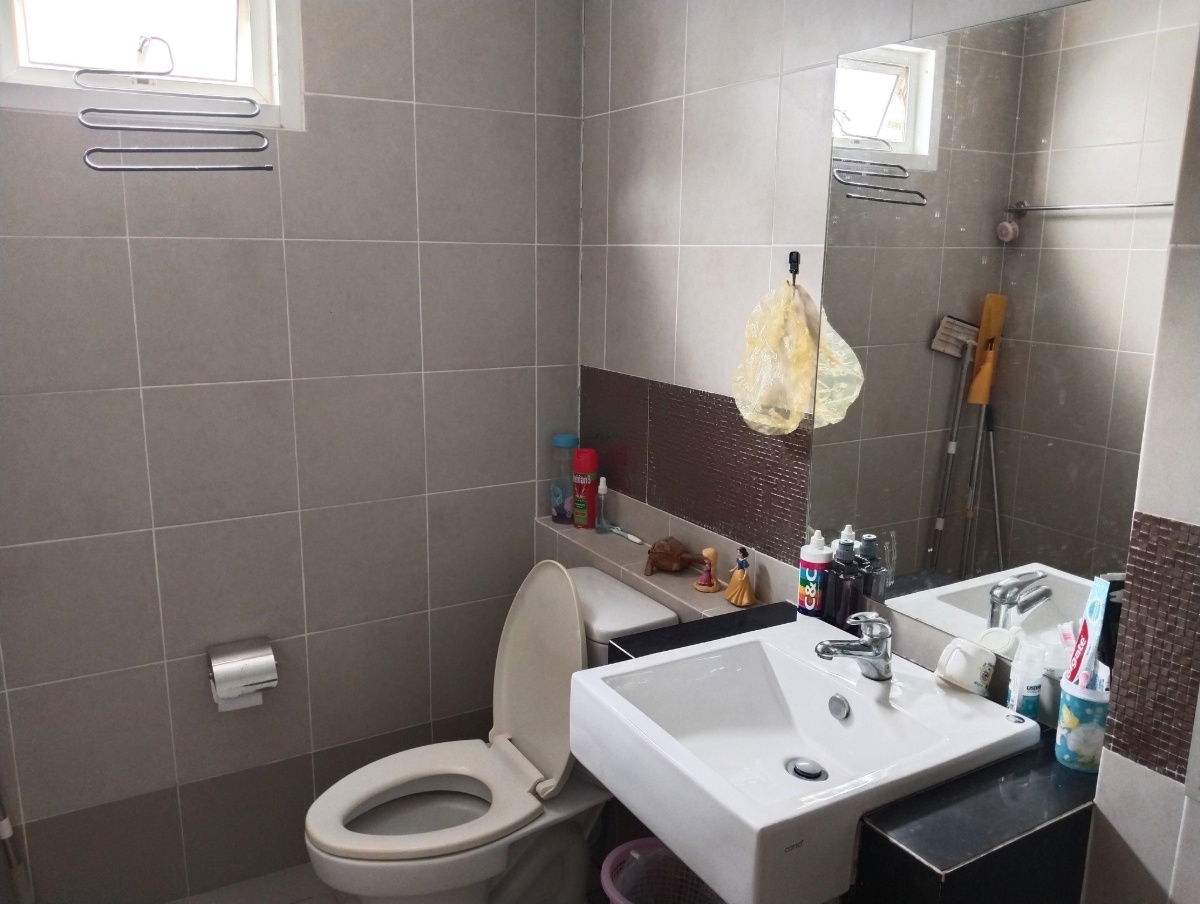 รูป UK01-329 บ้านเช่าสวยพร้อมอยู่ ทริโอทาวน์ ศรีราชา ใกล้ J-Park ศรีราชา: 3 ห้องนอน จอดรถได้ 2 คัน เพียง 17,000 บาท/เดือน พร้อมเฟอร์ครบ เข้าอยู่ได้ทันที! - รูปที่ 9/19