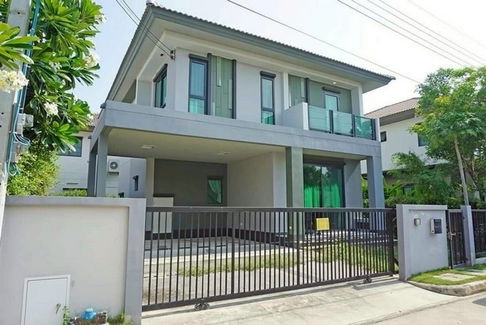 svs029 Single house for rent in Burasiri Wongwaen On Nut, Soi Jemo King Kaew 25/1, fully furnished.