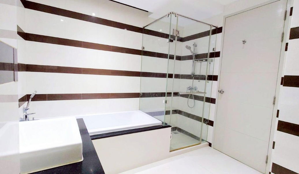 picture For sale: Beverly 33, 1 bedroom, corner unit, 6th floor, size 50 sqm., newly renovated, 300 m from BTS Phrom Phong. - 11/12