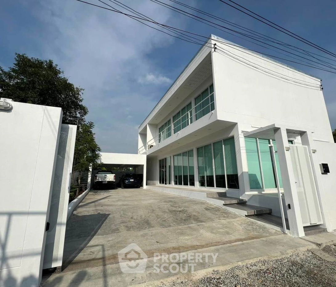 picture 5-BR House in Lam Prathew (ID 2029889) - 1/14