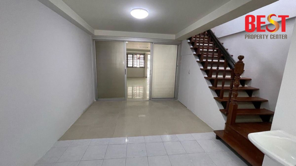 picture Modern Townhouse in Prime Prachachuen Area. Close to DPU & Major Roadways - 5/17