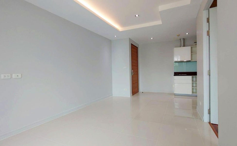 picture For sale: Beverly 33, 1 bedroom, corner unit, 6th floor, size 50 sqm., newly renovated, 300 m from BTS Phrom Phong. - 3/12