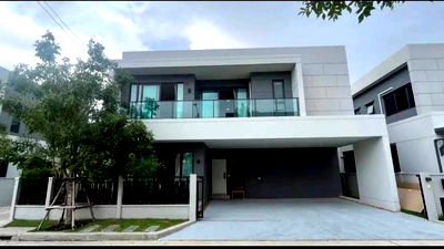 Houses for rent Bang Pu Industrial Estate : Centro Bangna 4 bedrooms, 5 bathrooms and maid's room
