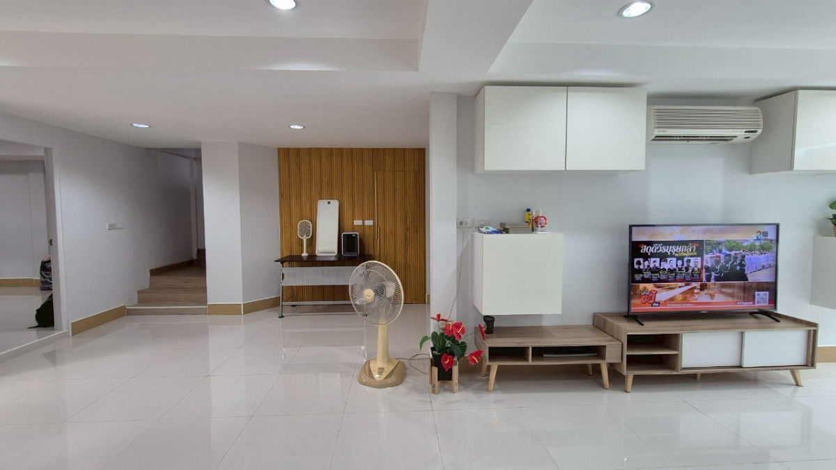 picture Townhouse for sale next to The Central Phaholyothin - 8/24