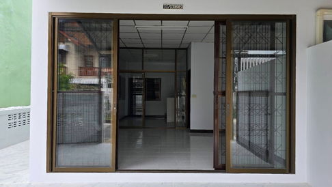 ให้เช่าบ้านสองชั้น ซอยวิภาวดี25  4 ห้องนอน 2ห้องน้ำนื้อที่ 24 ตรว  สถานีปากซอยคือสถานีรถไฟฟ้าสายสีแดง สถานีทุ่งสองห้อง