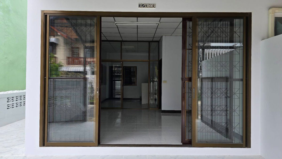 รูป ให้เช่าบ้านสองชั้น ซอยวิภาวดี25  4 ห้องนอน 2ห้องน้ำนื้อที่ 24 ตรว  สถานีปากซอยคือสถานีรถไฟฟ้าสายสีแดง สถานีทุ่งสองห้อง - รูปที่ 1/21