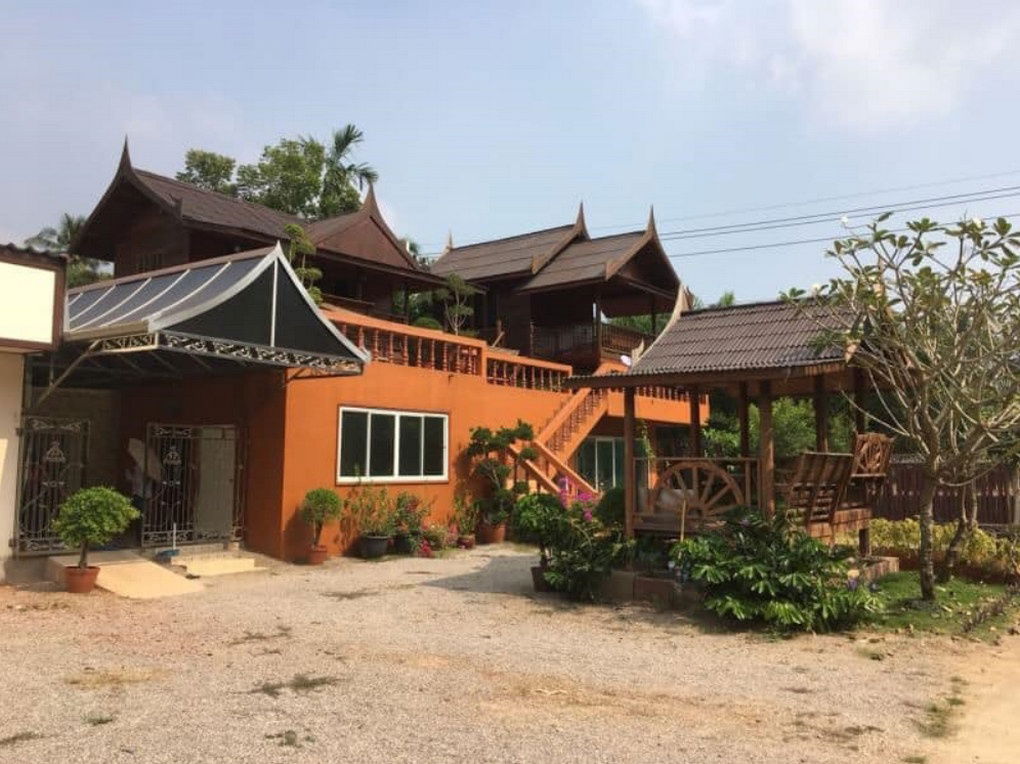 picture Call : 081-874-7072 Land with Thai-style house and coconut plantation, Samut Songkhram - 1/5