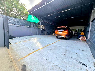 Houses for rent วิทยาลัยบริหารธุรกิจและการท่องเที่ยวกรุงเทพ : MRT BangChan 800m. For rent Warehouse with 3 houses 70sq.wa. 270sq.m. Minburi Technical College