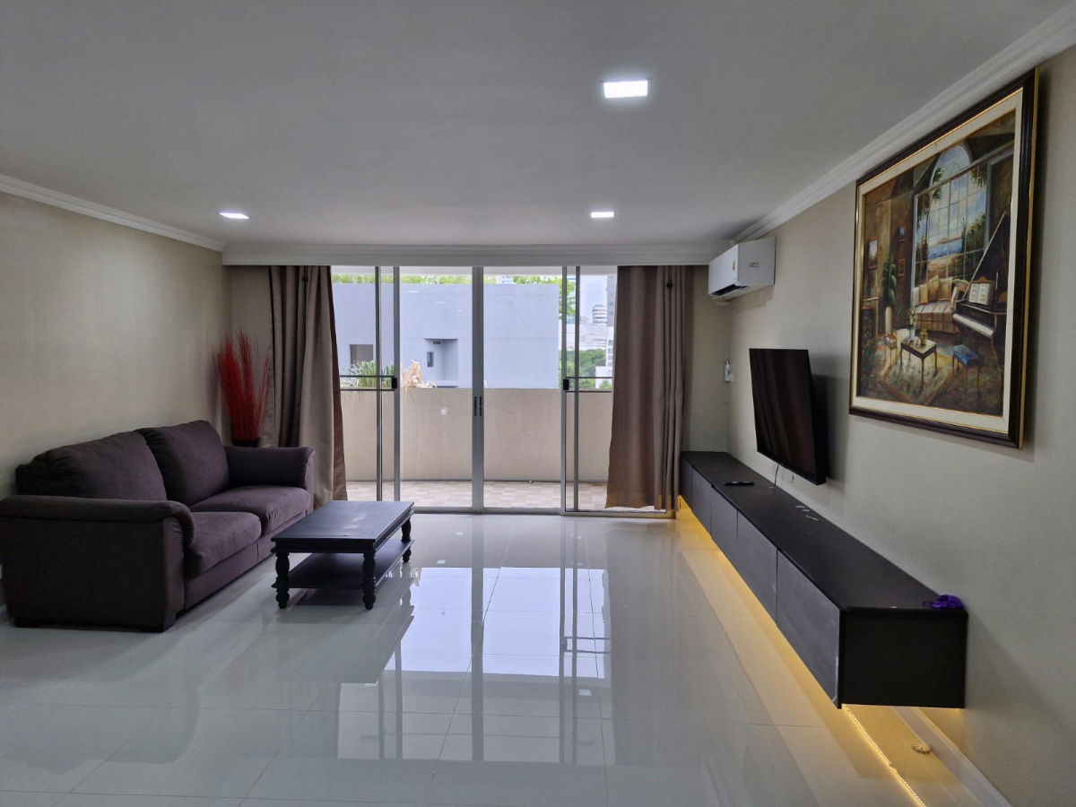 รูป Condo for Rent DS Tower 2 Sukhumvit Soi 39 3 Bedrooms 150 Sq 7 Floor  - รูปที่ 2/32