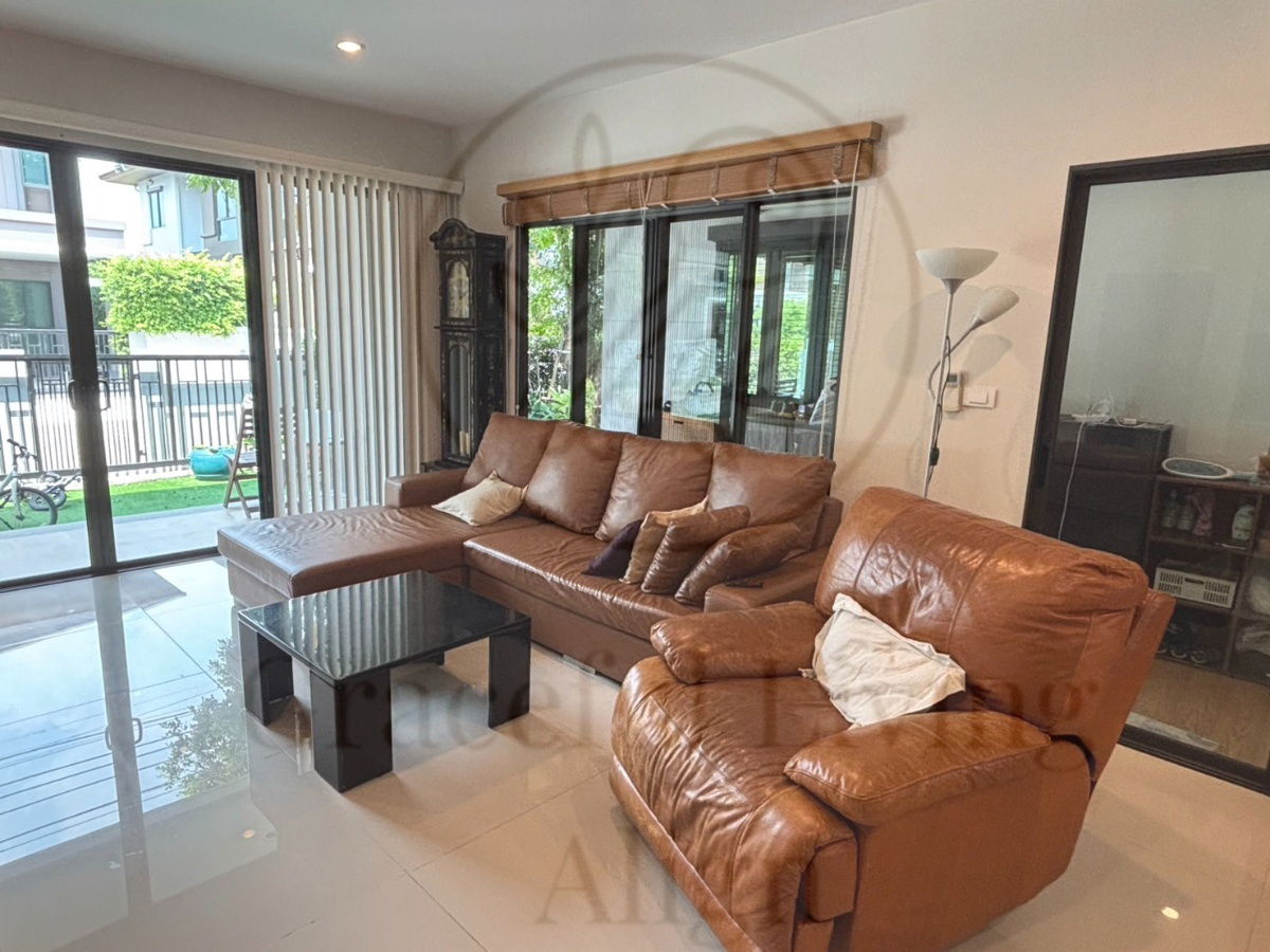 picture For Sale | Burasiri Pattanakarn 87 – 4 Bedroom Home | Northern Facing | Tranquil Family Space - 3/10