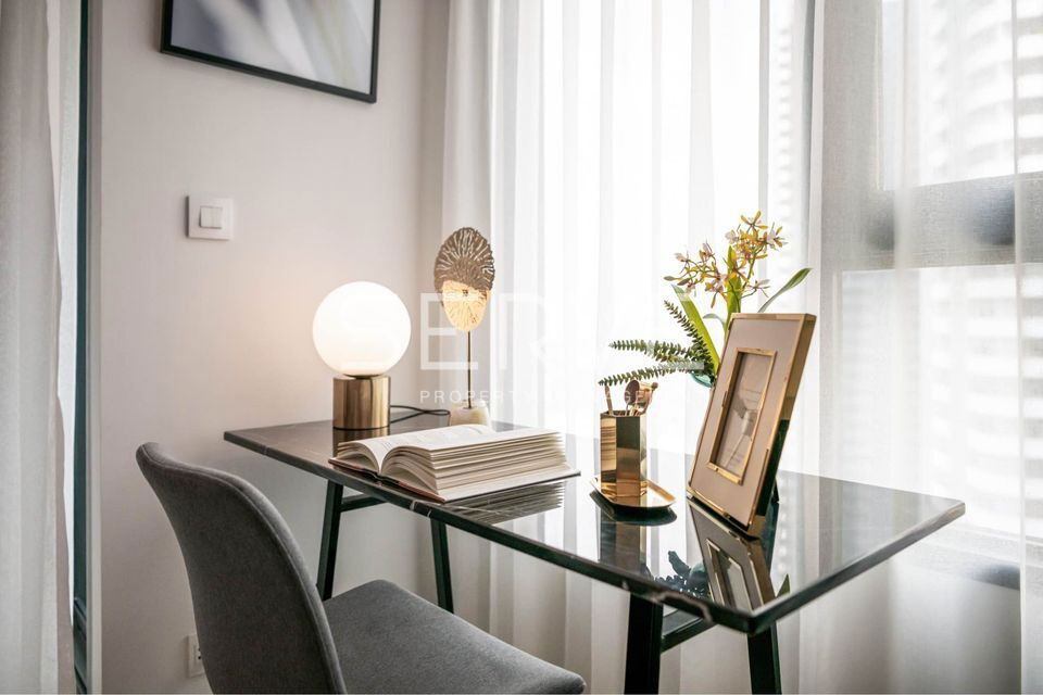 picture Luxury & Cozy Style Studio High Fl. 15+ Good View & Good Location BTS Phloen Chit 600 m. at Life One Wireless Condo / For Rent - 3/4